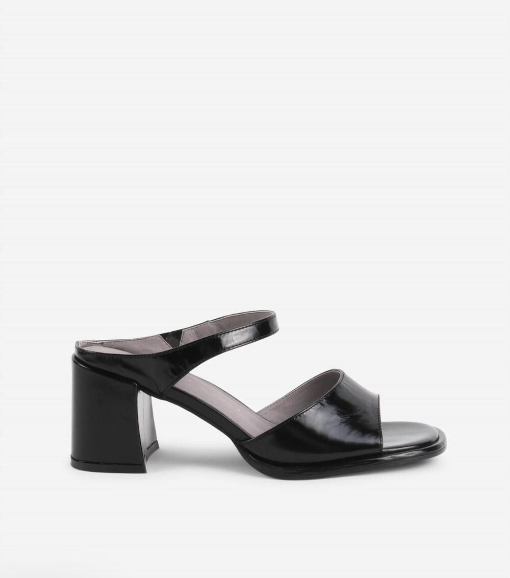 NEW INTENTIONALLY BLANK women's apex sandals in black